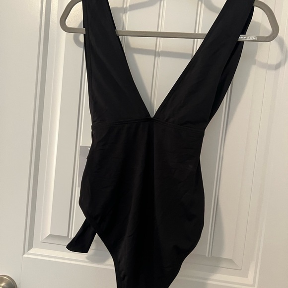 NWT - Michael Kors Belted Surplice Plunge One Piece - Iconic Solids - Size 6 - Picture 6 of 7